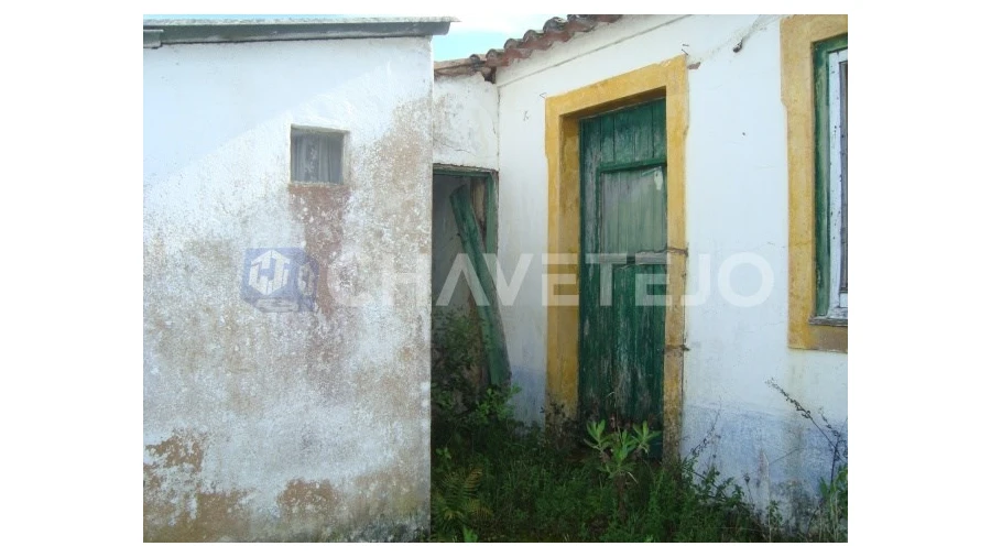 Moradia T2 para Venda em Casais e Alviobeira Foto 3