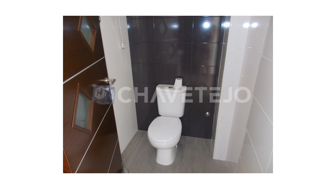 Loja para Venda em São João Baptista e Santa Maria dos Olivais Foto 4