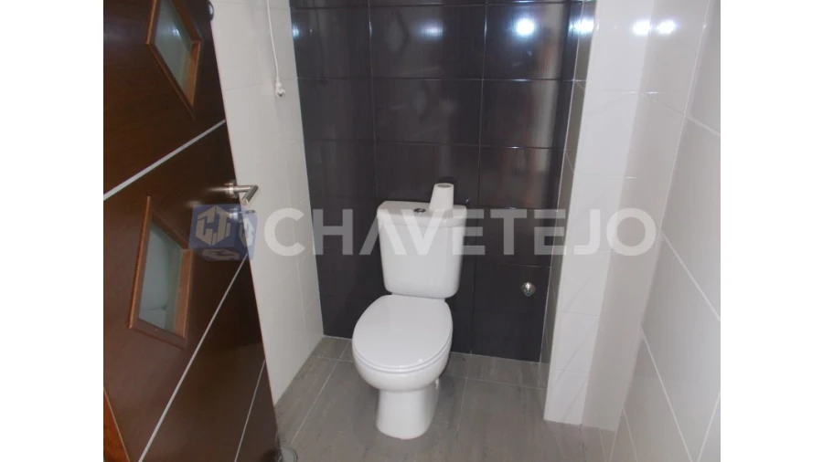 Loja para Venda em São João Baptista e Santa Maria dos Olivais Foto 4