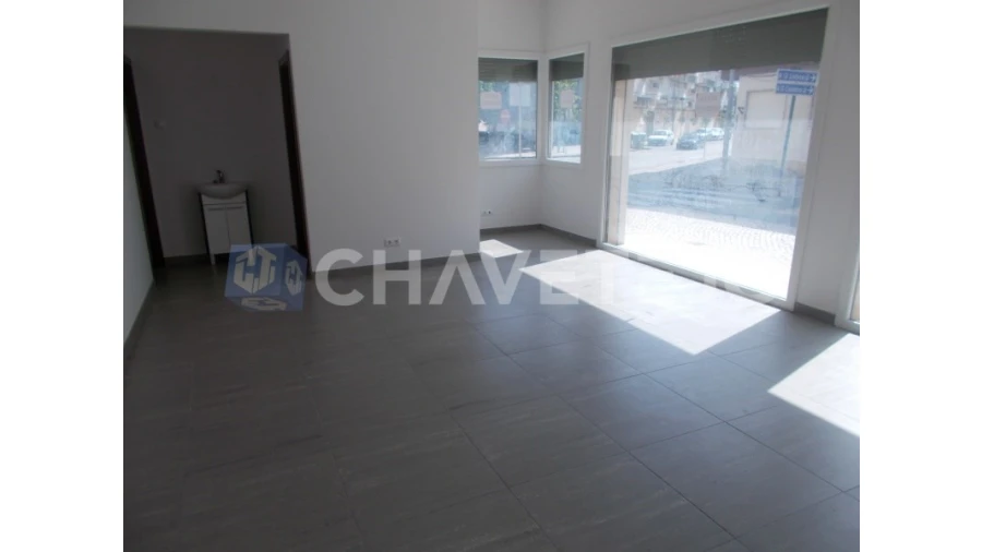 Loja para Venda em São João Baptista e Santa Maria dos Olivais Foto 1