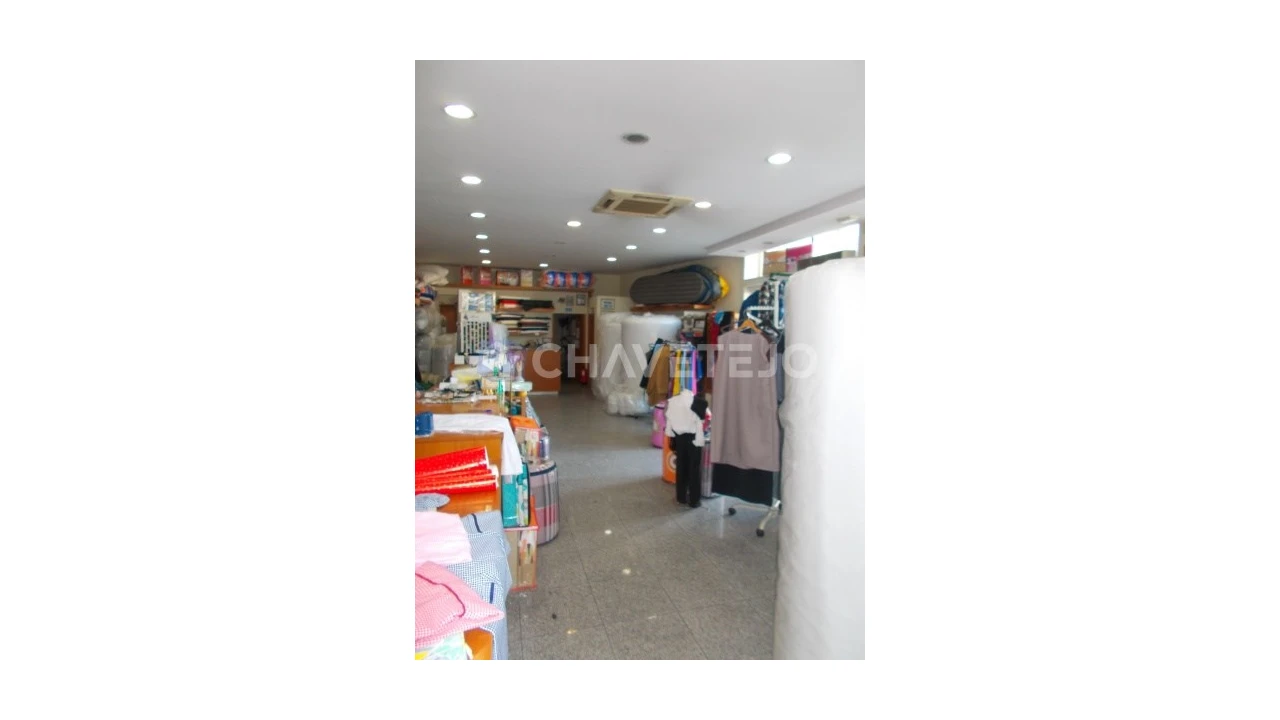 Loja para Venda em São João Baptista e Santa Maria dos Olivais Foto 3