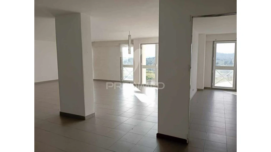 Garagem para Venda em Ribeira de Nisa e Carreiras Foto 3