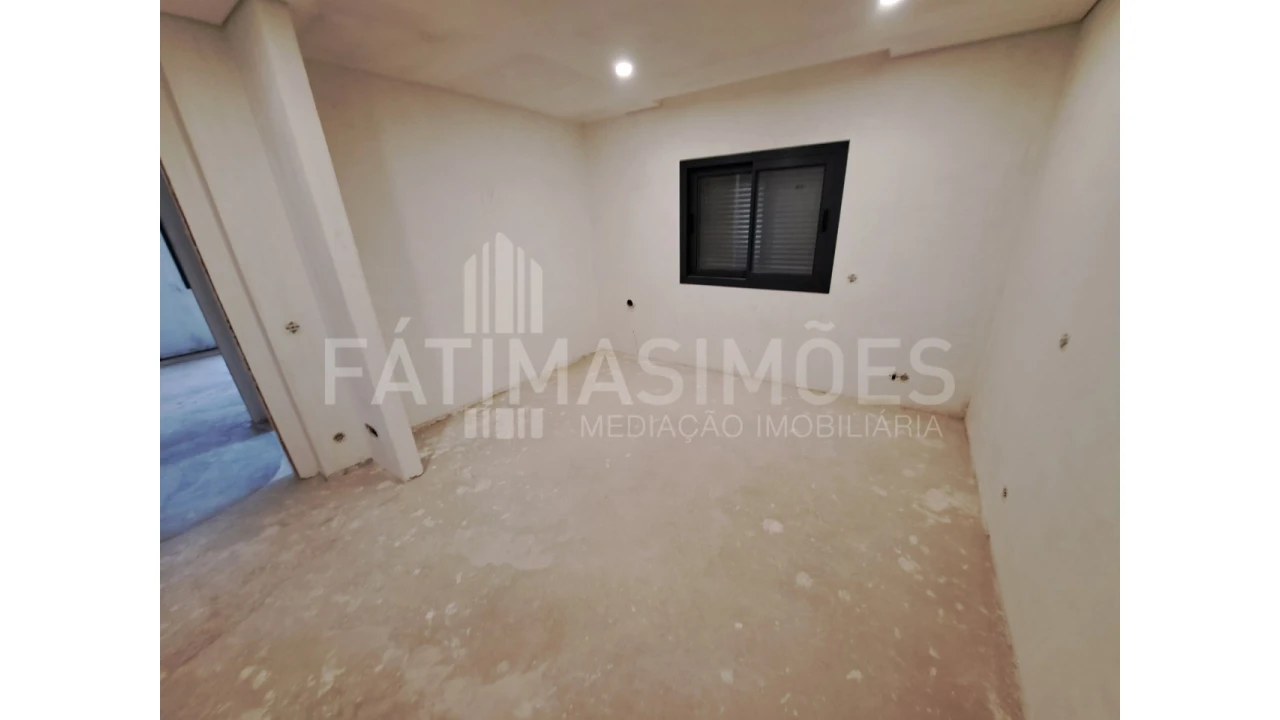 Moradia T4 para Venda em Riba de Ancora Foto 8