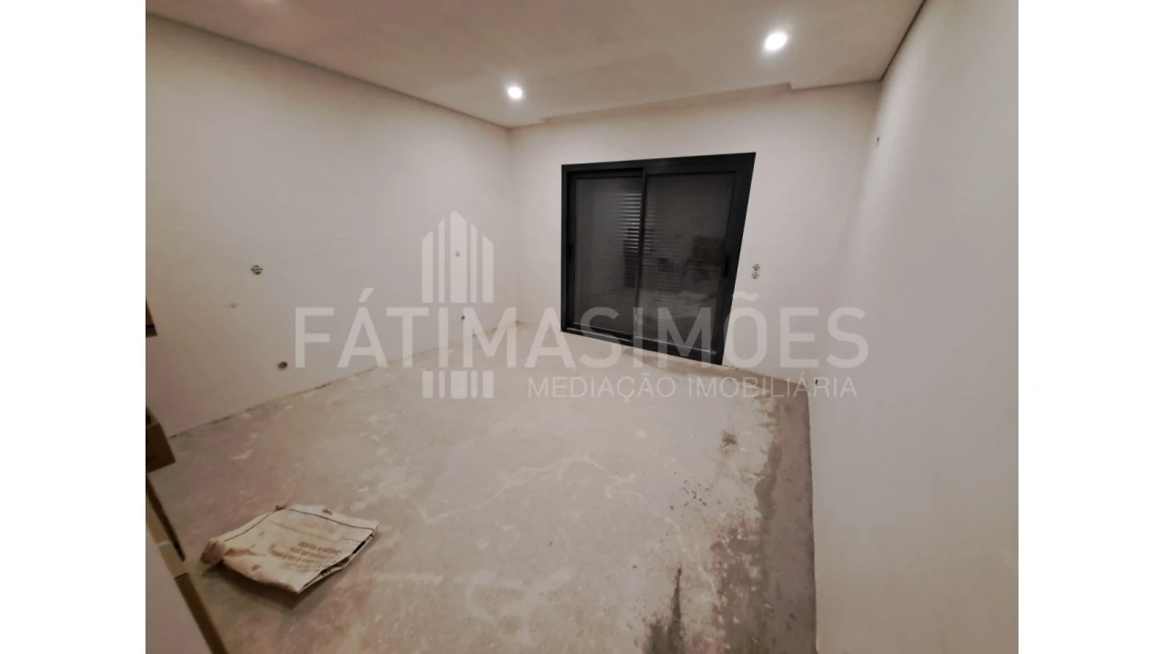 Moradia T4 para Venda em Riba de Ancora Foto 11