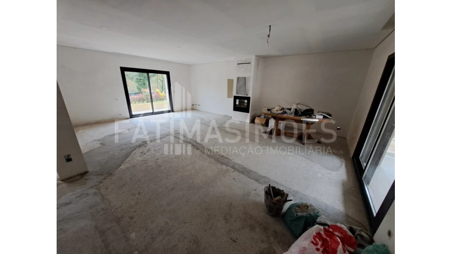 Moradia T4 para Venda em Riba de Ancora Foto 4