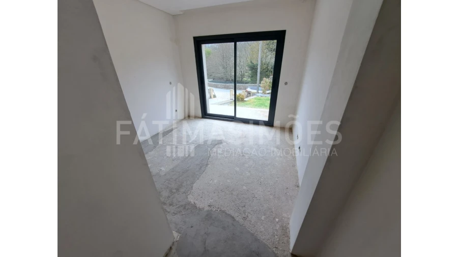 Moradia T4 para Venda em Riba de Ancora Foto 13