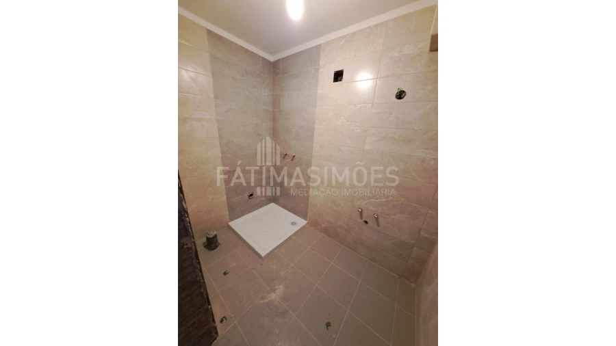 Moradia T4 para Venda em Riba de Ancora Foto 17