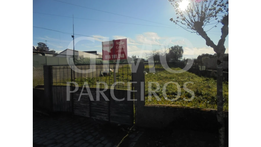 Terreno para Venda em Tamengos, Aguim e Óis do Bairro