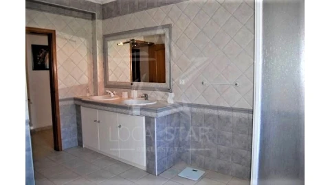 Moradia T4 para Venda em Rio Maior