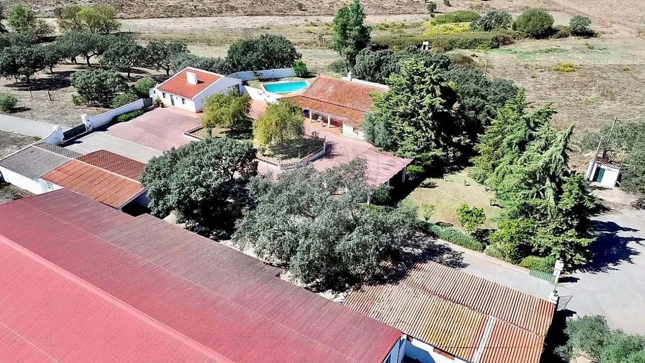 Moradia T4 para Venda em Bacelo e Senhora da Saúde Foto 6