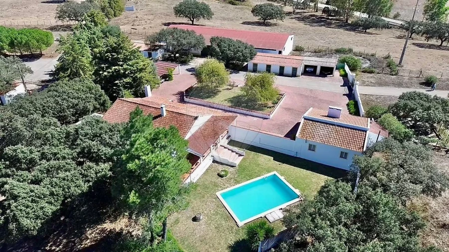 Moradia T4 para Venda em Bacelo e Senhora da Saúde Foto 4