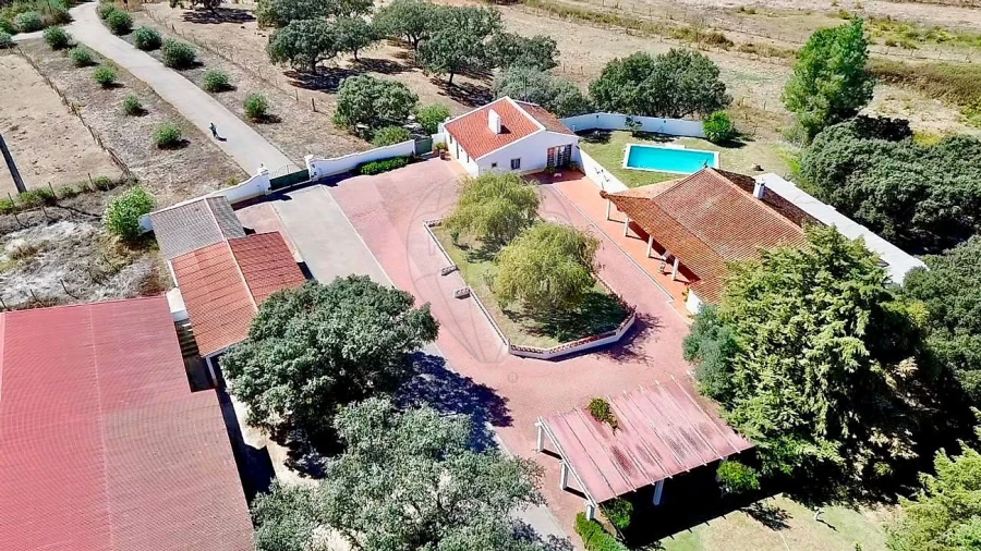 Moradia T4 para Venda em Bacelo e Senhora da Saúde Foto 3