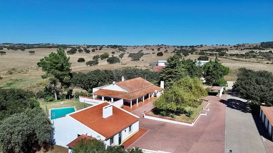 Moradia T4 para Venda em Bacelo e Senhora da Saúde Foto 8