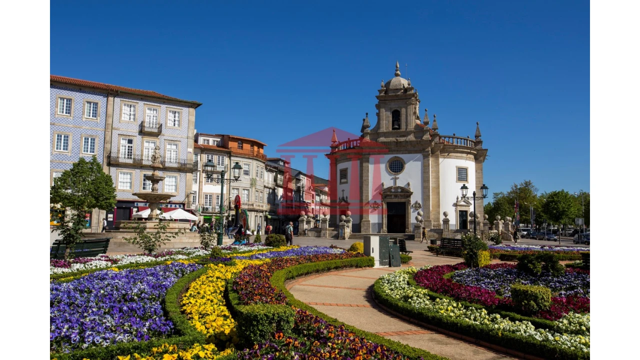 Loja para Arrendamento em Arcozelo Foto 5