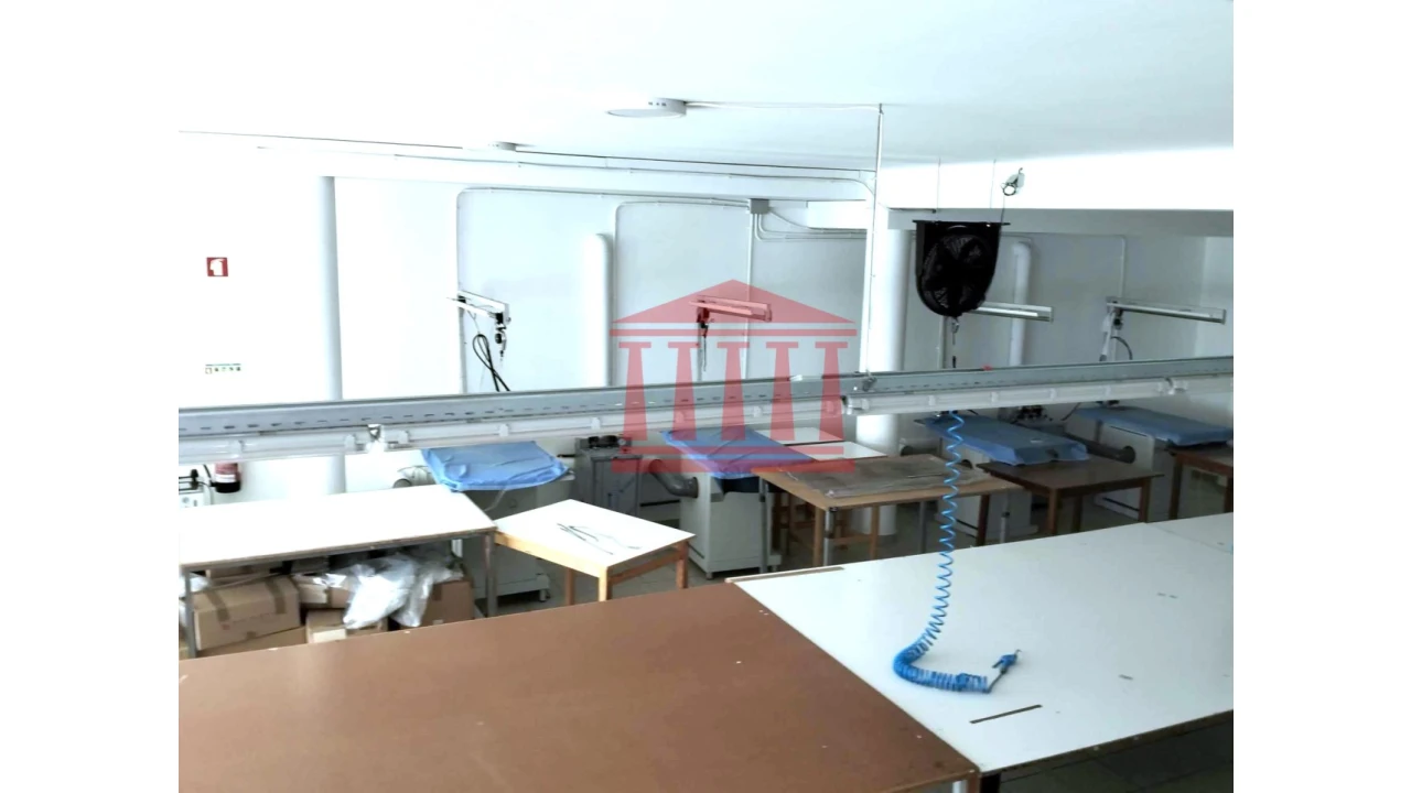 Loja para Arrendamento em Carapeços Foto 3