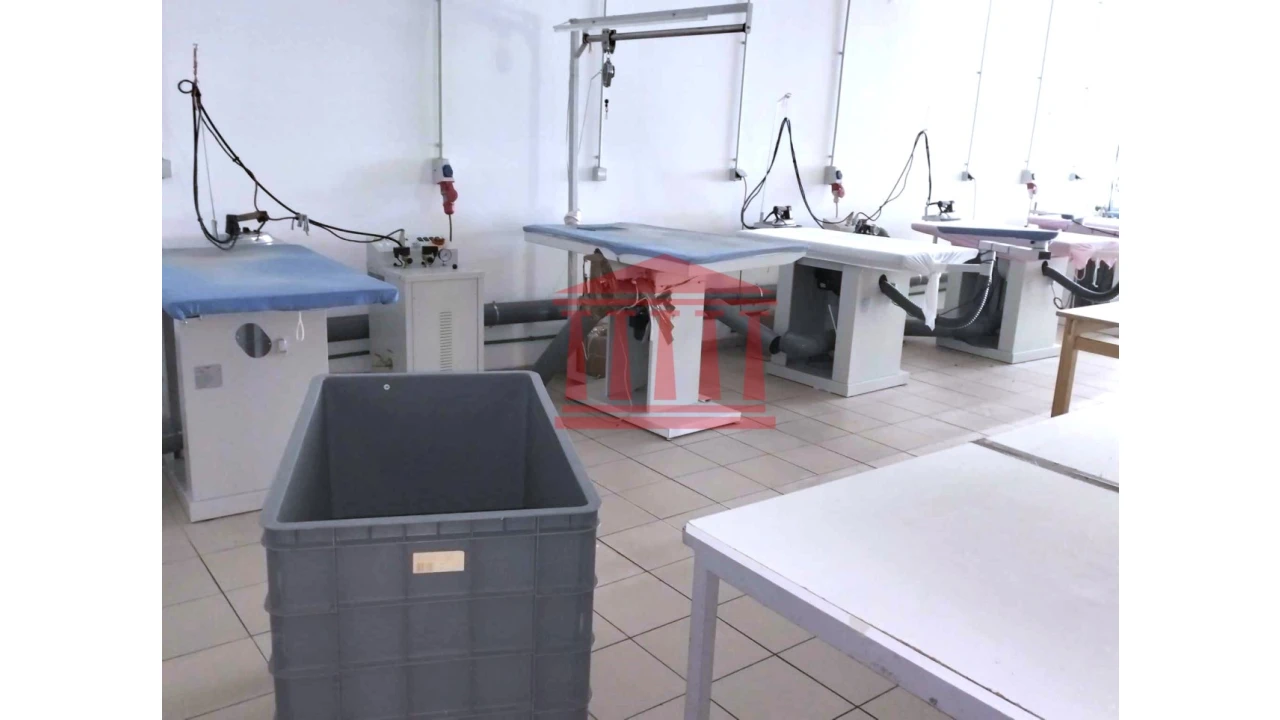 Loja para Arrendamento em Carapeços Foto 7