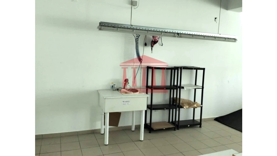 Loja para Arrendamento em Carapeços Foto 9