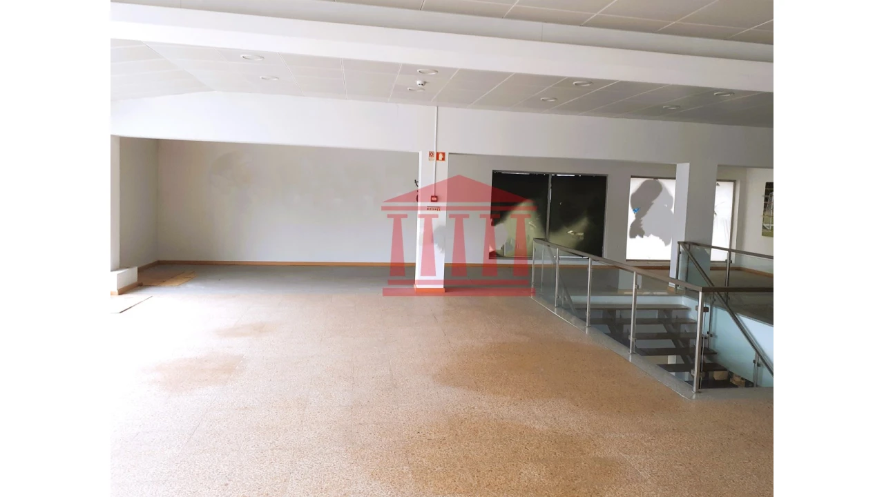 Loja para Arrendamento em Barcelinhos Foto 6