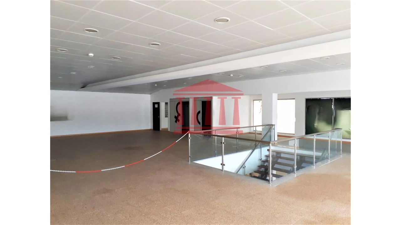 Loja para Arrendamento em Barcelinhos Foto 7