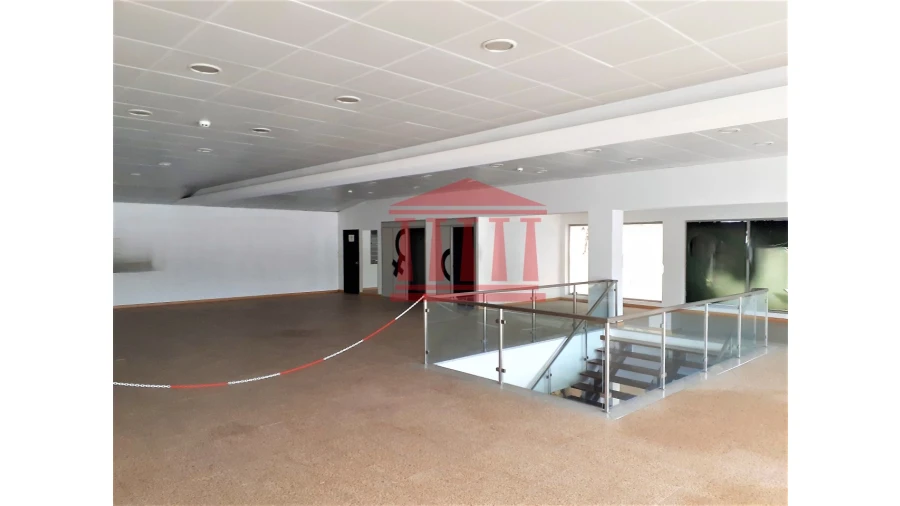 Loja para Arrendamento em Barcelinhos Foto 7