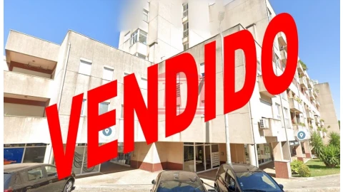 Loja para Venda em Arcozelo