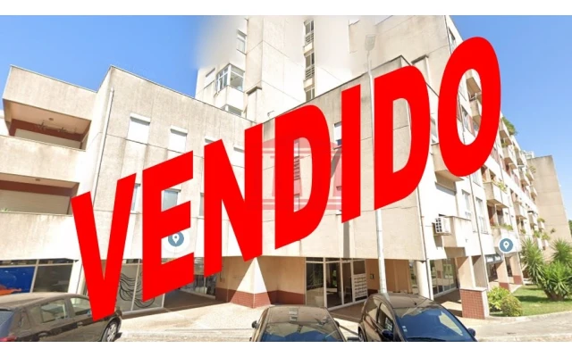 Loja para Venda em Arcozelo