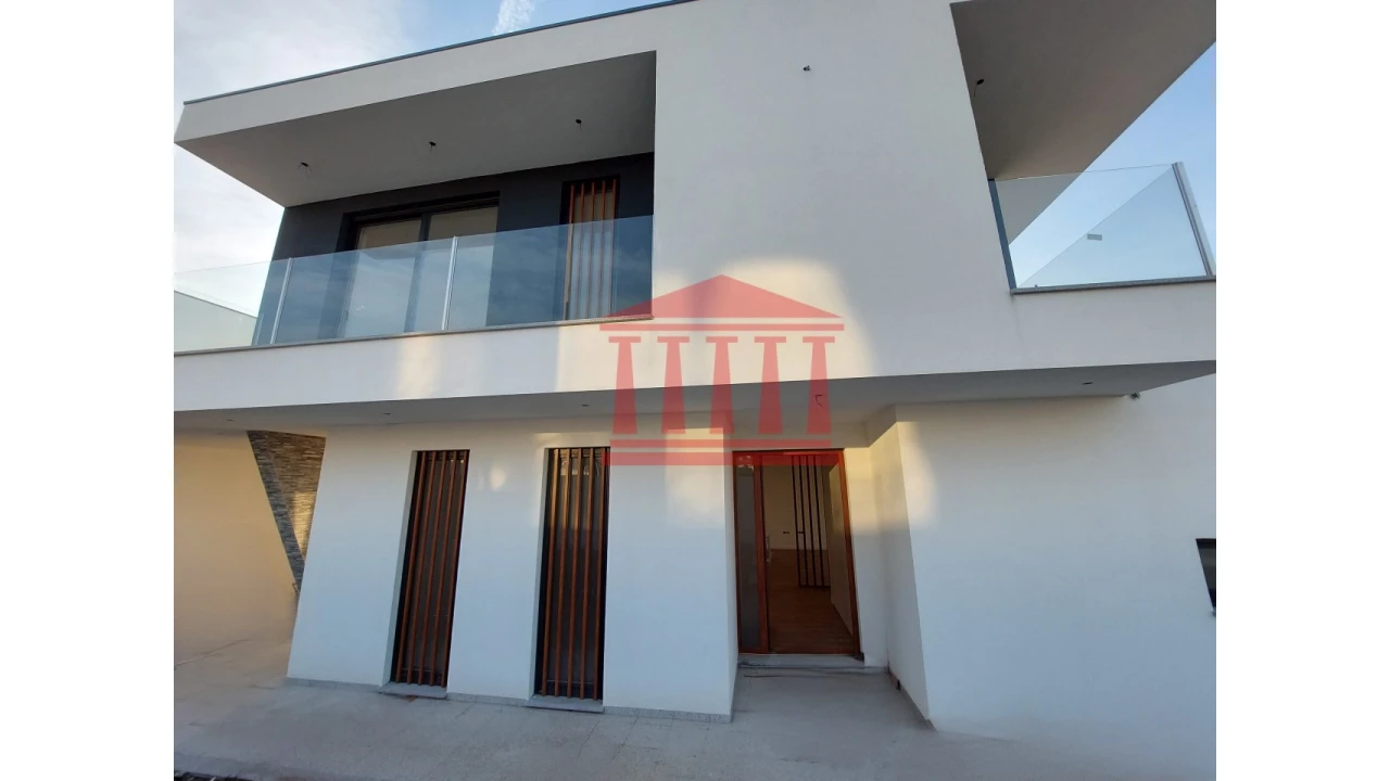 Moradia T4 para Venda em Alvelos Foto 2