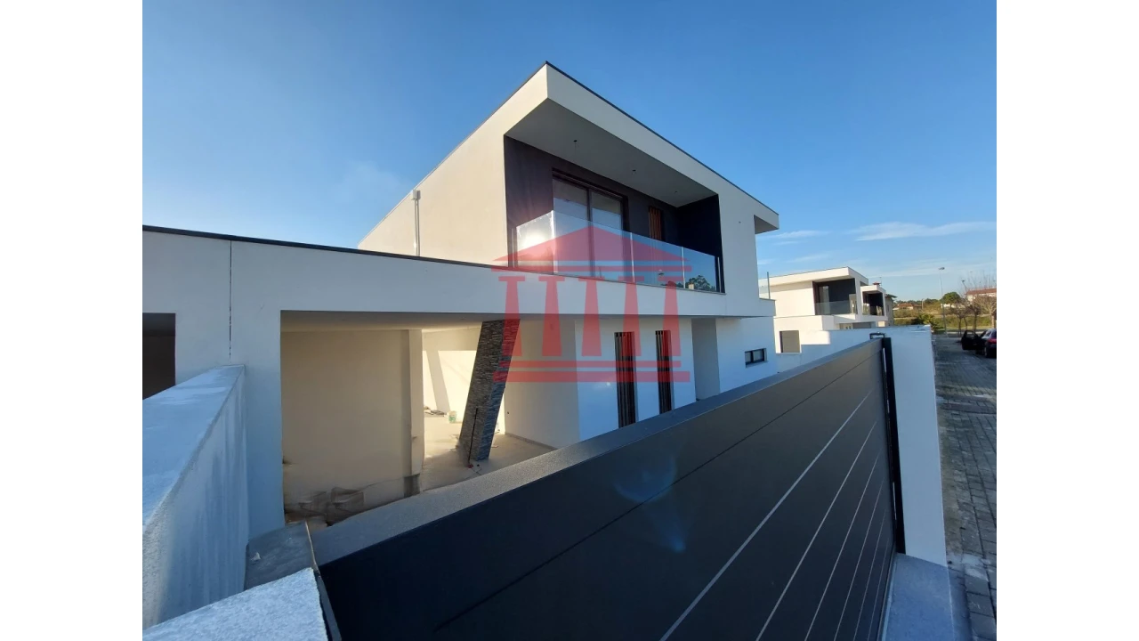 Moradia T4 para Venda em Alvelos Foto 3