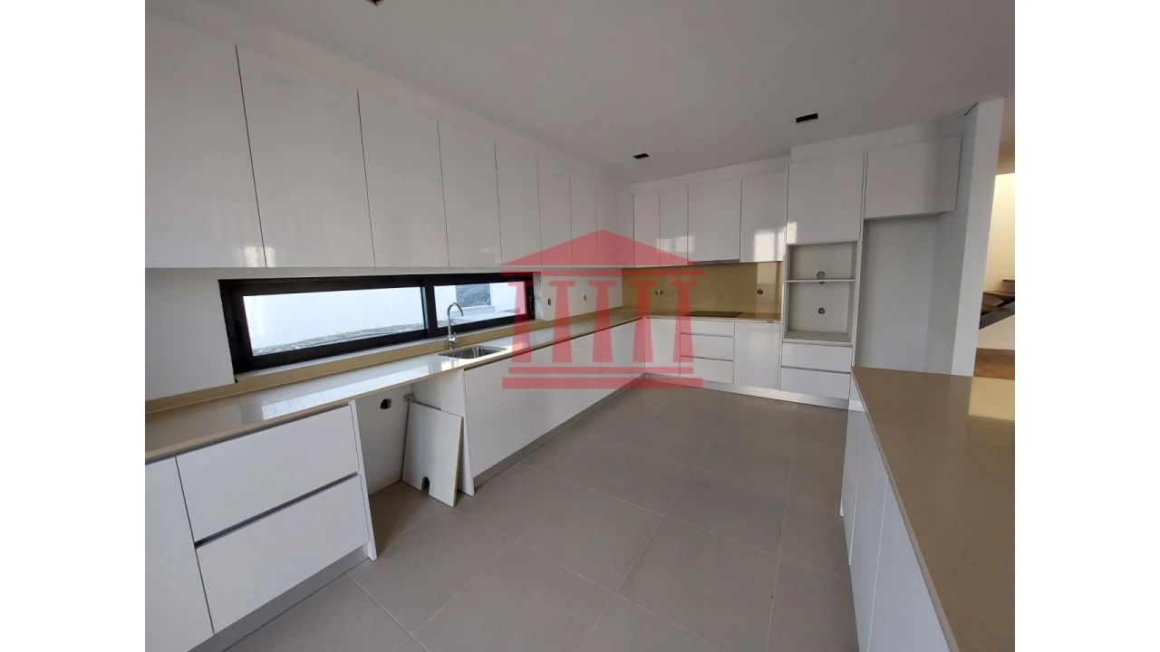 Moradia T4 para Venda em Alvelos Foto 5