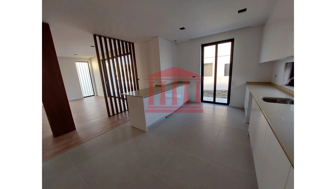 Moradia T4 para Venda em Alvelos Foto 7