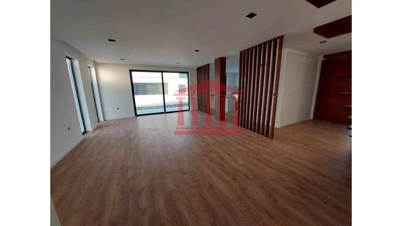 Moradia T4 para Venda em Alvelos Foto 9