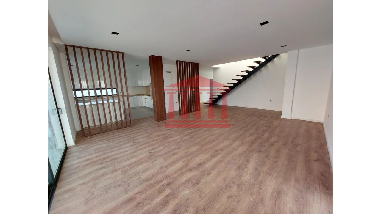 Moradia T4 para Venda em Alvelos Foto 10