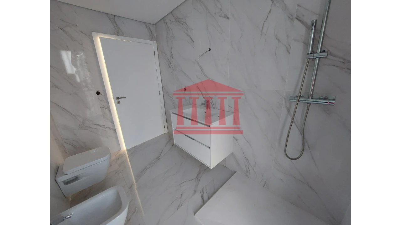 Moradia T4 para Venda em Alvelos Foto 19