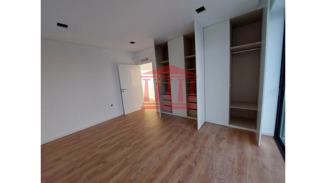 Moradia T4 para Venda em Alvelos Foto 20