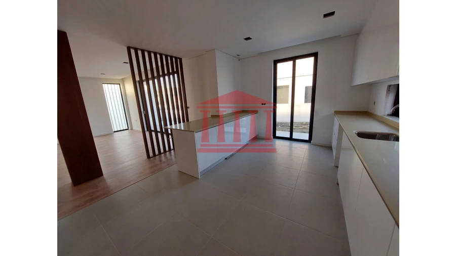 Moradia T4 para Venda em Alvelos Foto 7