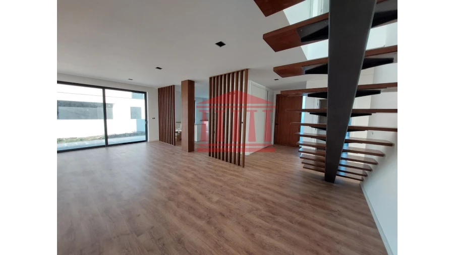 Moradia T4 para Venda em Alvelos Foto 12