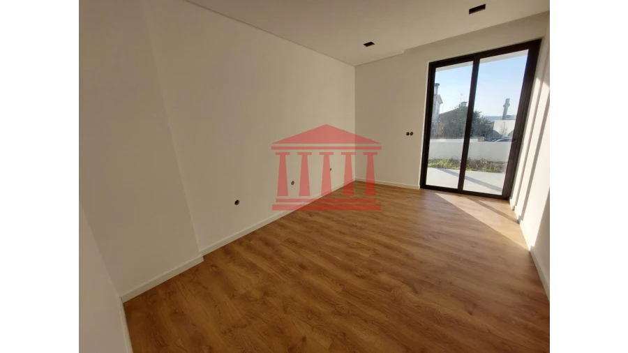 Moradia T4 para Venda em Alvelos Foto 13