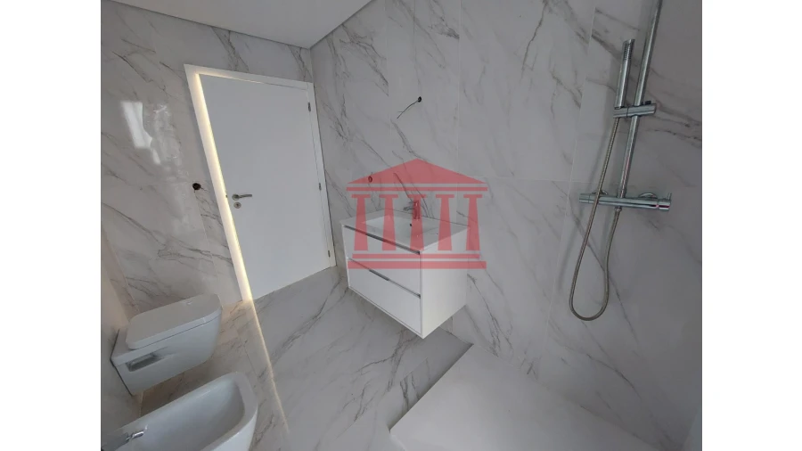 Moradia T4 para Venda em Alvelos Foto 19