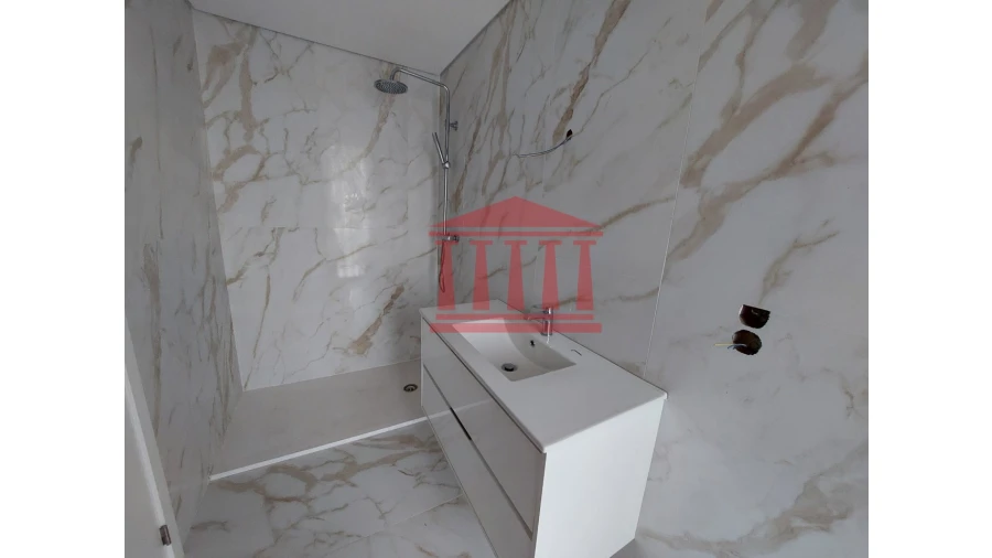 Moradia T4 para Venda em Alvelos Foto 26