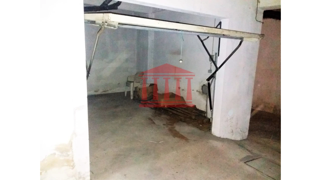 Garagem para Venda em Arcozelo Foto 2
