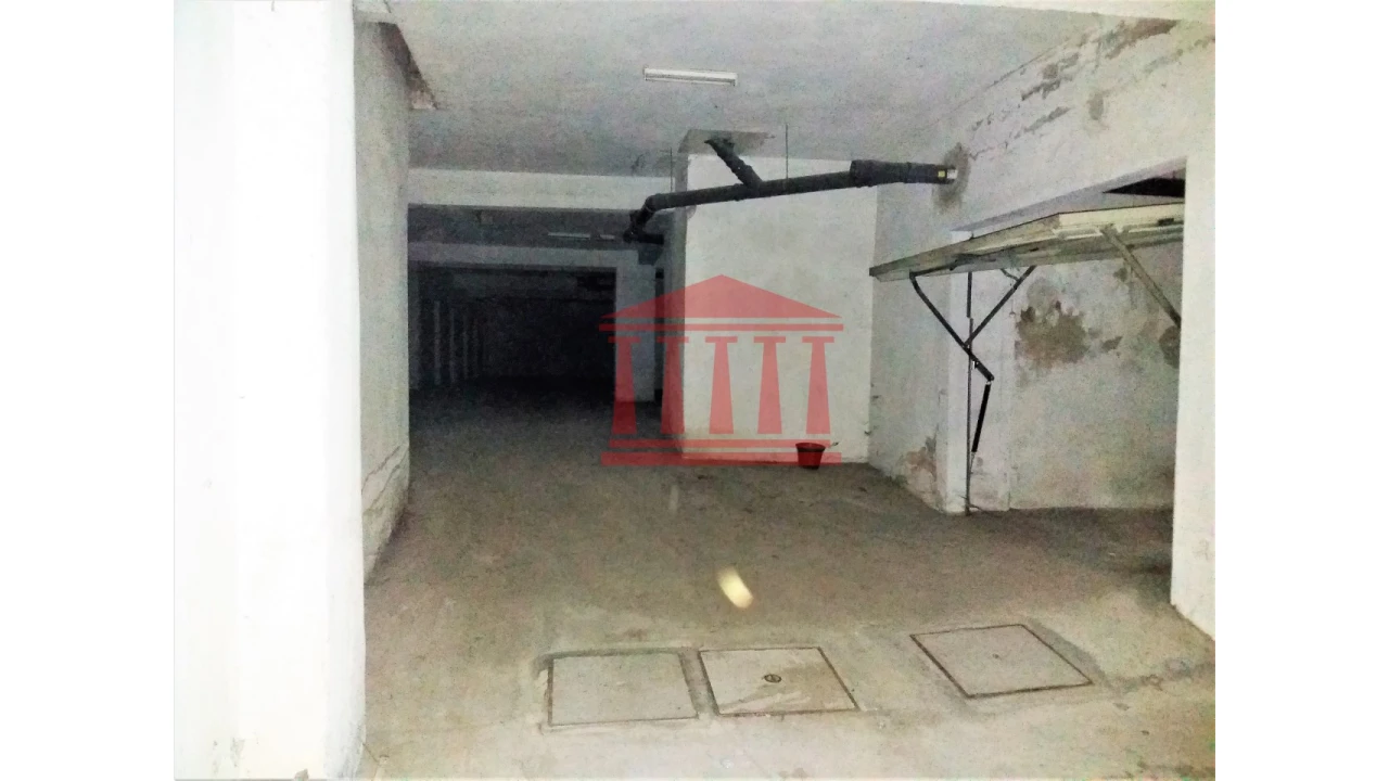 Garagem para Venda em Arcozelo Foto 1