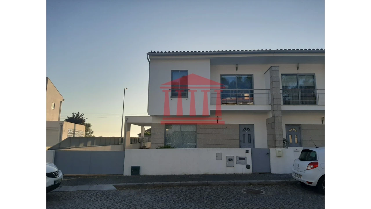 Moradia T3 para Venda em Forjães Foto 5