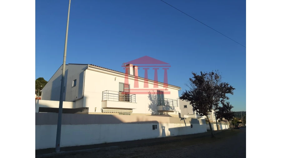 Moradia T3 para Venda em Forjães Foto 7