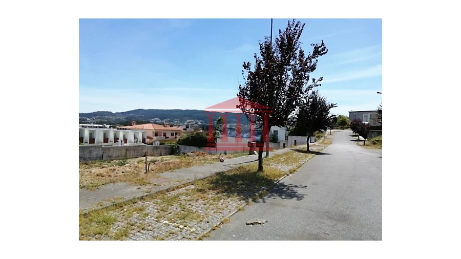 Terreno para Venda em Gamil e Midões