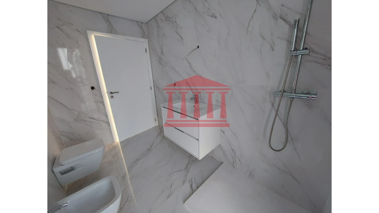 Moradia T4 para Venda em Alvelos Foto 16