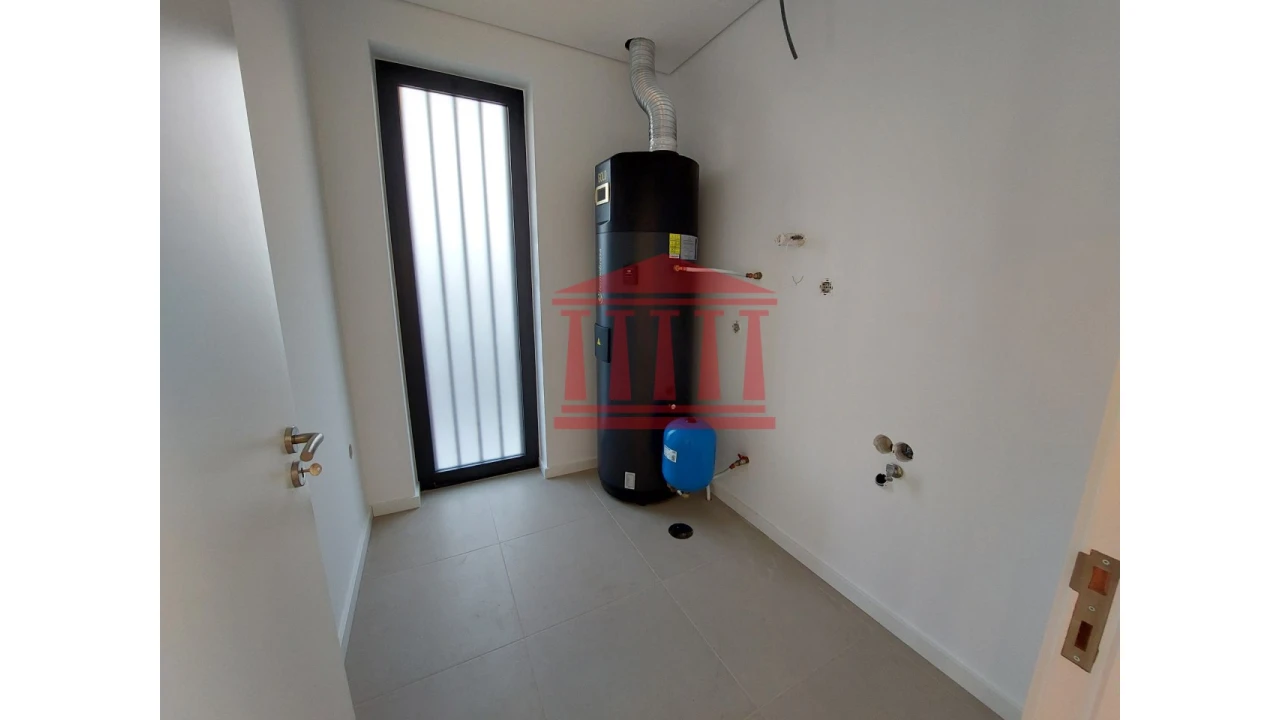 Moradia T4 para Venda em Alvelos Foto 24