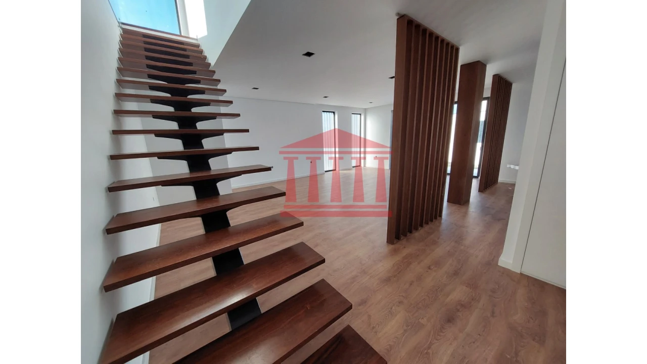 Moradia T4 para Venda em Alvelos Foto 8