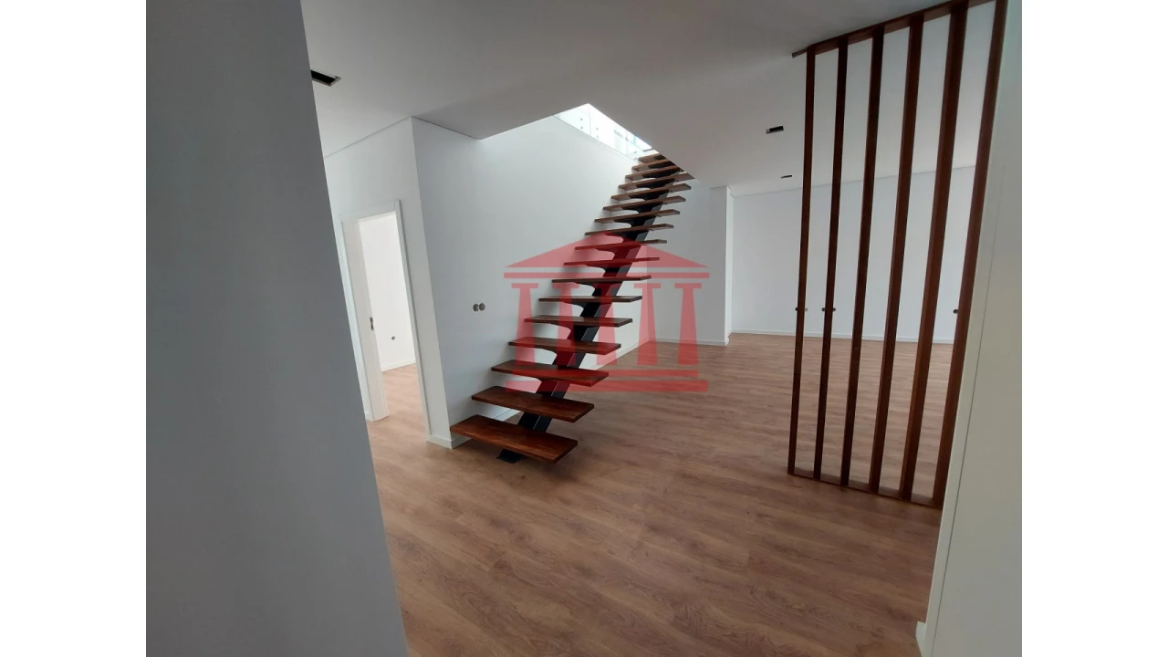 Moradia T4 para Venda em Alvelos Foto 10