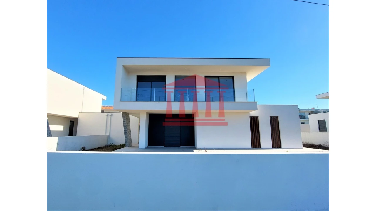 Moradia T4 para Venda em Alvelos Foto 3