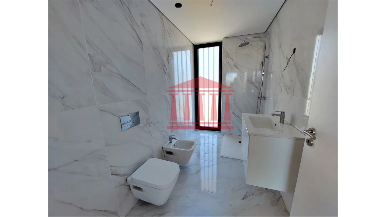 Moradia T4 para Venda em Alvelos Foto 17